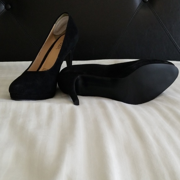 Black suede platform pumps size 10 - Picture 2 of 4
